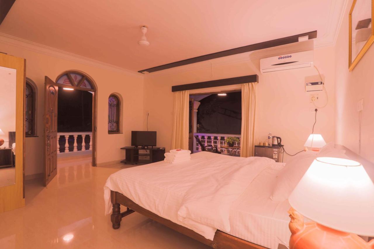 Pinnacle Blue By The Beach Calangute Exterior photo